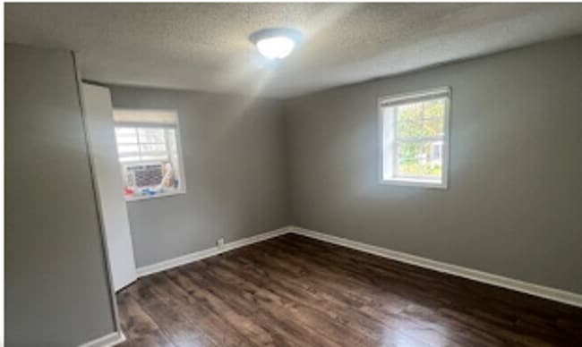Building Photo - Charming 2BR Home with Large Front Porch & Spacious Kitchen