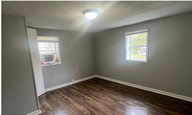 Foto del edificio - Charming 2BR Home with Large Front Porch & Spacious Kitchen