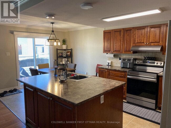 Building Photo - 33 St Alexi Walk