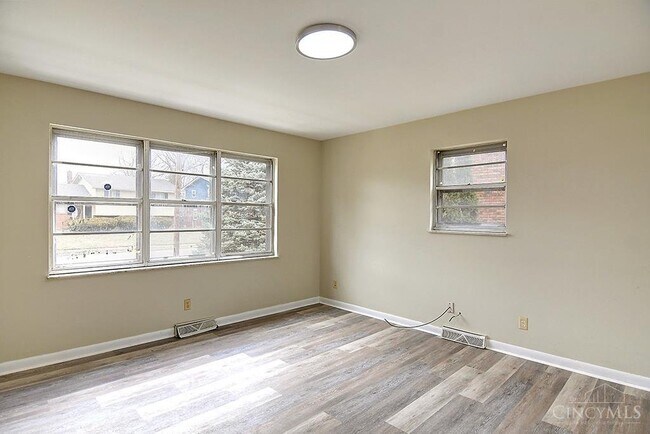 Building Photo - 3210 Beatrice Dr