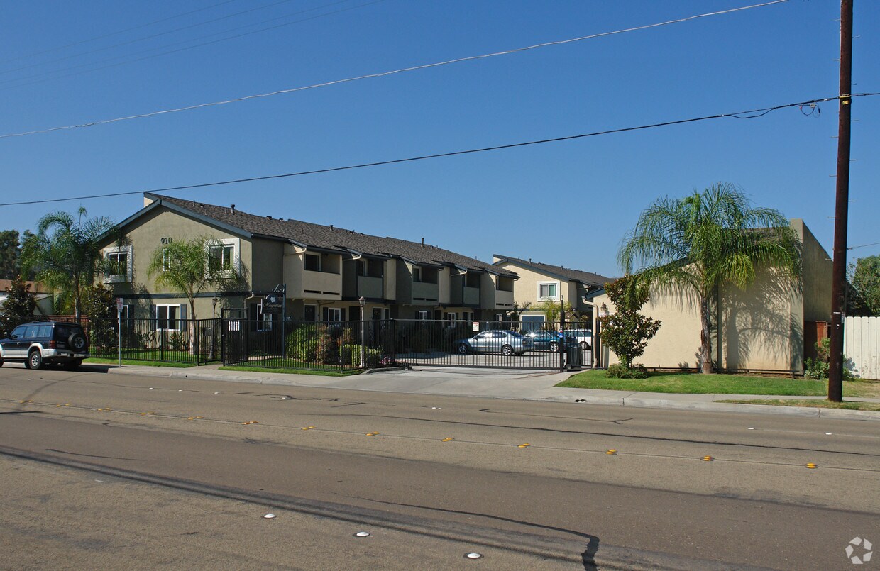 Foto principal - 910 S Magnolia Ave