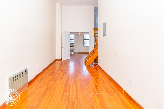 Foto del edificio - 239 Troutman St