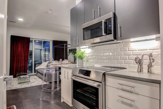 Foto del edificio - 2550 Lawrence St