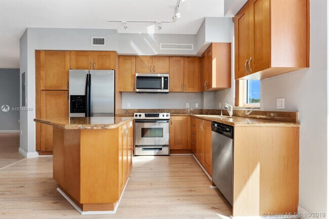 Building Photo - 1755 E Hallandale Beach Blvd