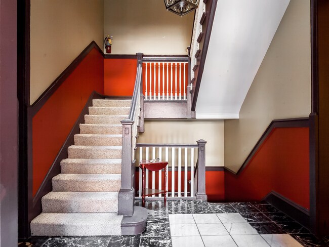 Foto del edificio - Prairie 4852-58 (HOA NO REPAIRS TO COMMON ...