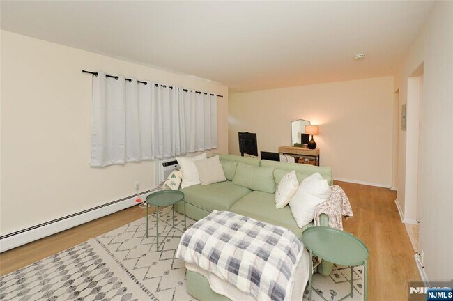 Foto del edificio - 128 Regency Park