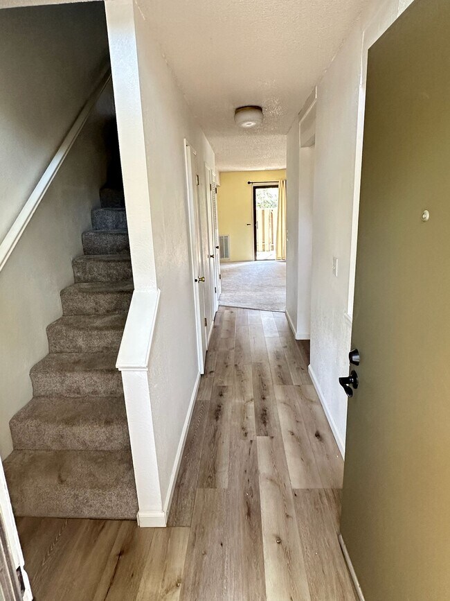 Foto del edificio - 13057 Lincoln Way