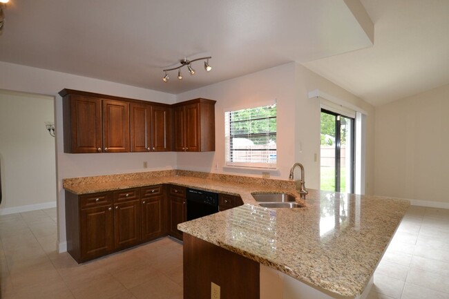 Foto del edificio - Gorgeous fully renovated 4 BR Oviedo Home ...