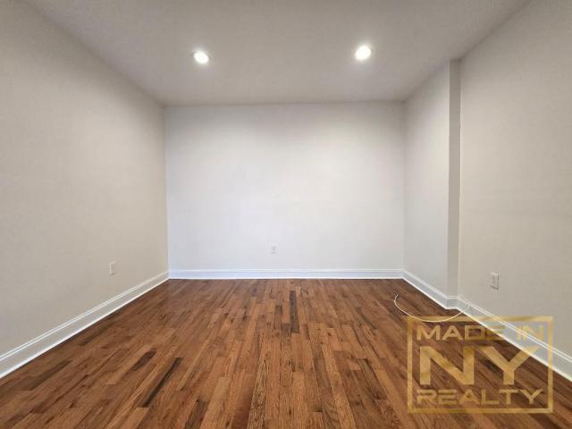 Building Photo - 1 bedroom in ASTORIA NY 11102