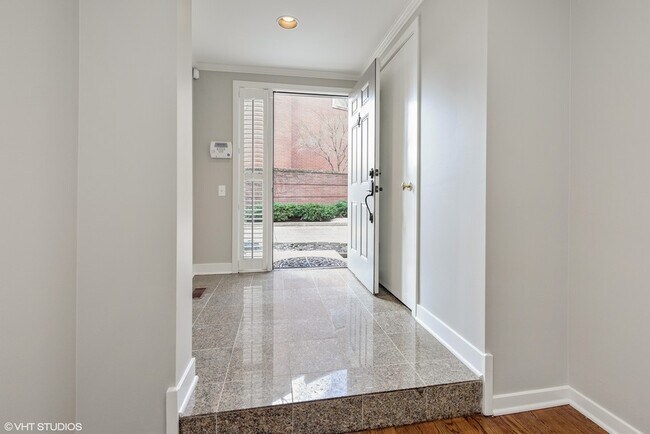 Building Photo - 2675 N Greenview Ave
