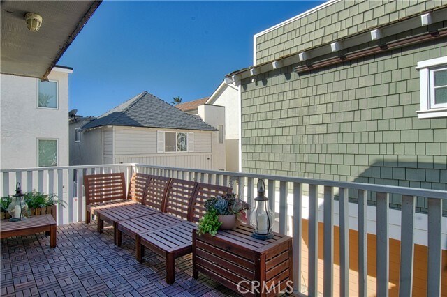 Building Photo - 6303 Seashore Dr