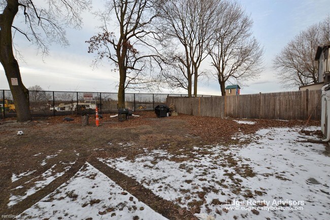 Foto del edificio - 6 br, 2 bath  - 40 Pratt St