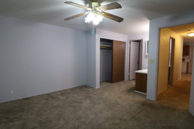 Foto del edificio - 8016 N Bicentennial Loop SE