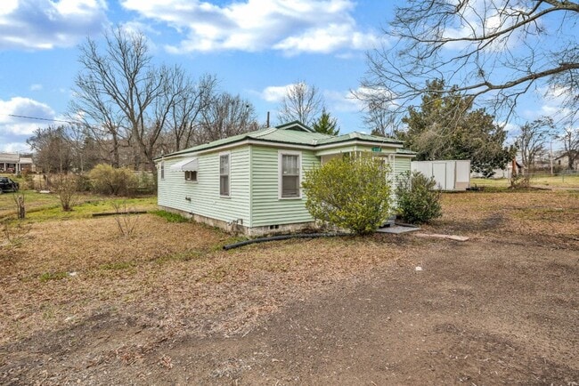 Building Photo - Now Accepting Section 8!