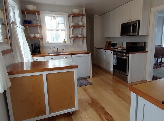 Foto del edificio - 10 Pine Point Rd