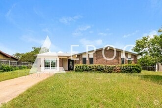 Building Photo - 1101 Swope Dr