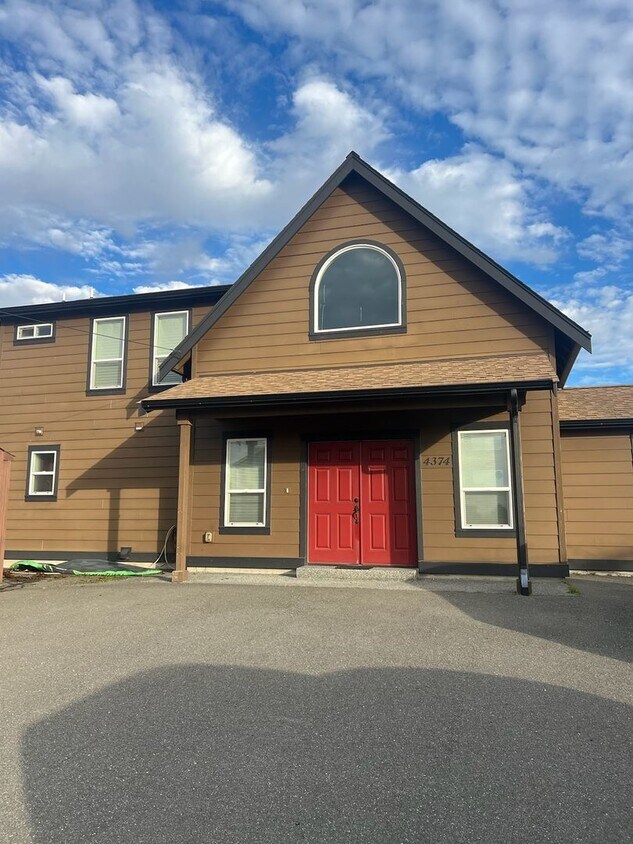 Foto principal - Waterfront 2 Bedroom Home in Ferndale!