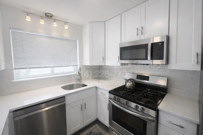 Foto del edificio - 7116 Clayton Rd