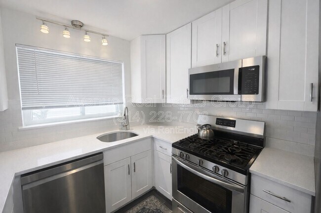 Foto del edificio - 7116 Clayton Rd