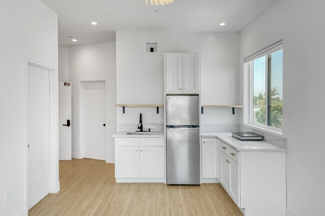 Foto del edificio - 4800-4802 S Slauson Ave