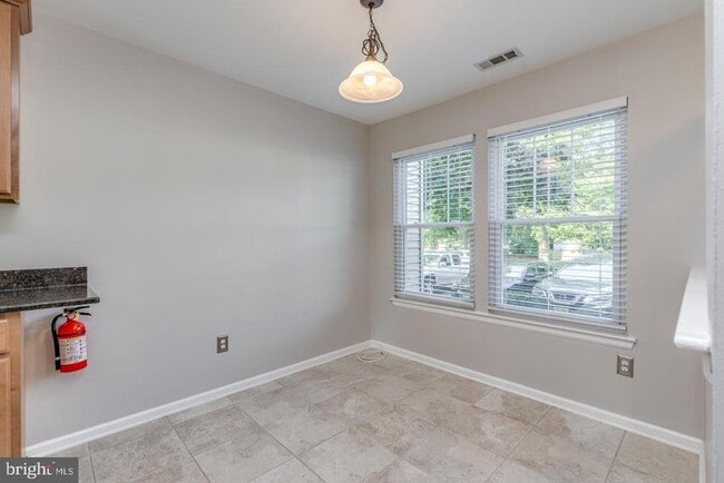 Building Photo - 6204 Red Haven Dr