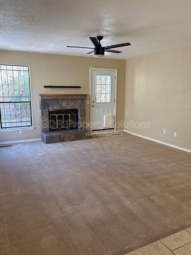 Foto del edificio - 5828 Elmwood Dr NE