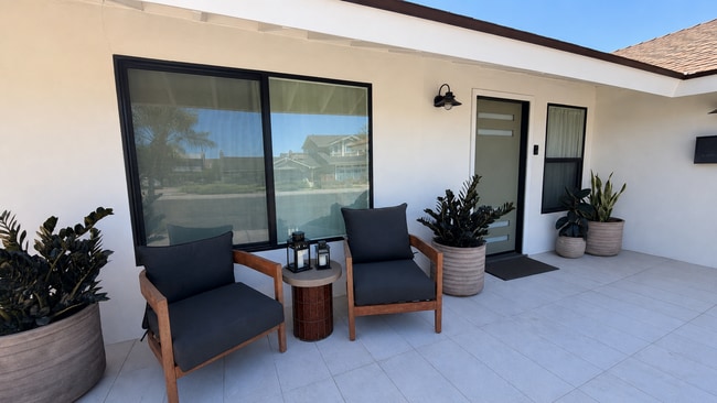 Photo - 9892 Lapworth Cir (Huntington Beach, CA) House
