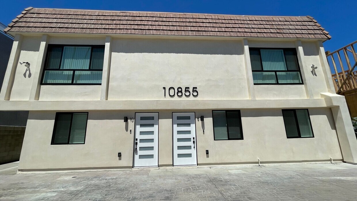 Primary Photo - 10855 Morrison St