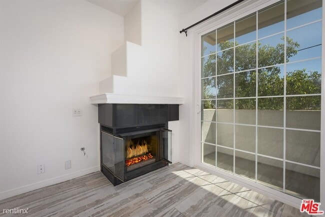 Building Photo - 2 br, 2 bath Condo - 10824 Bloomfield St A...