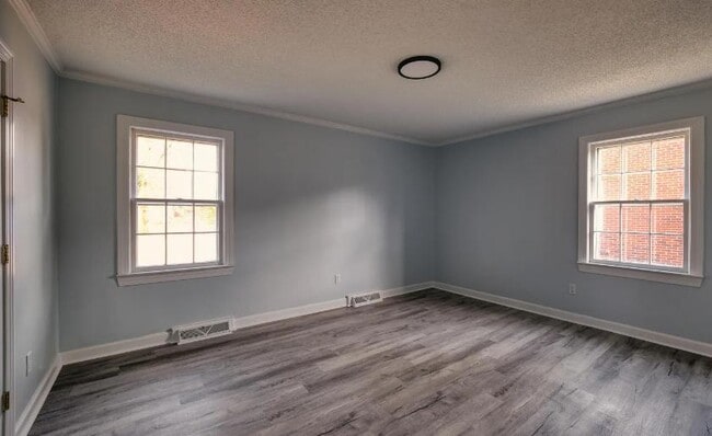 Building Photo - 402 Marcella Dr