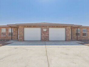 Building Photo - 1123 Caprock St