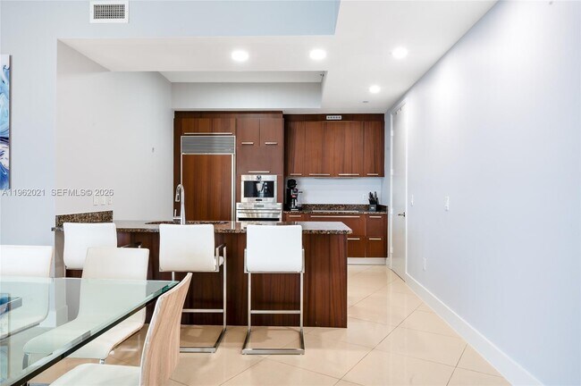 Foto del edificio - 15901 Collins Ave