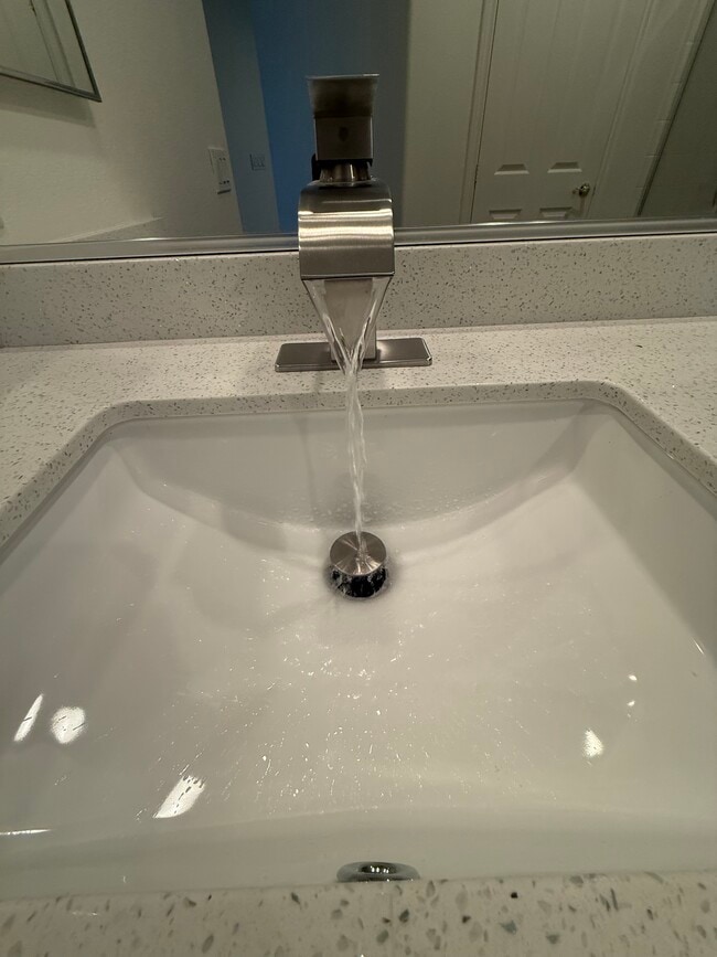 Building Photo - 985 Prestwick St