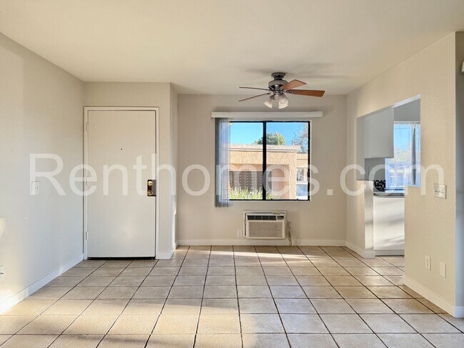 Foto del edificio - Mira Mesa, 8488 New Salem St #69, 2 Master...
