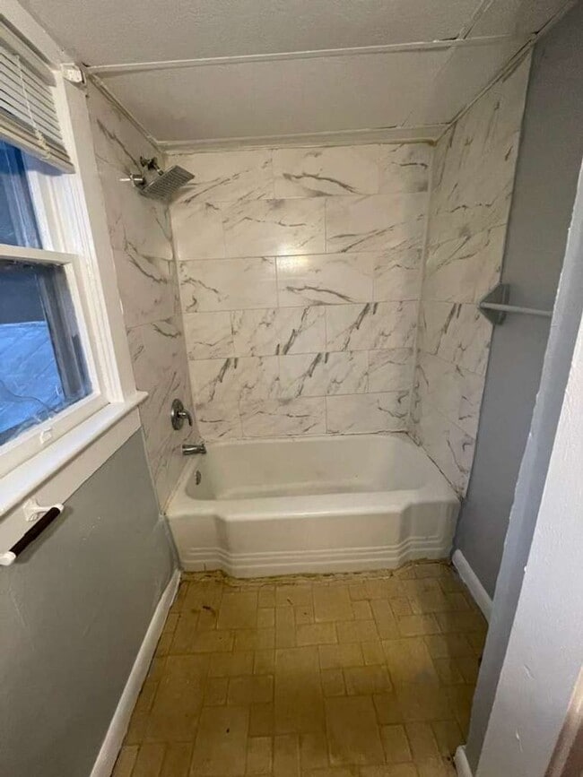 Building Photo - 8406 N Brooks St