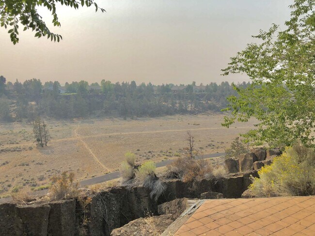 Building Photo - 2131 NW Canyon Ct