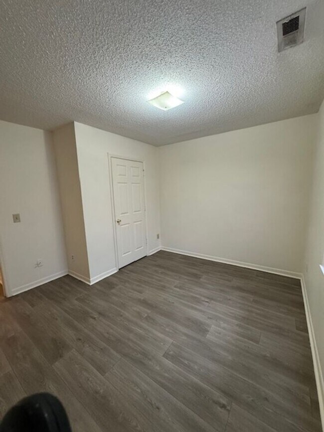 Foto del edificio - 310 Park Ave