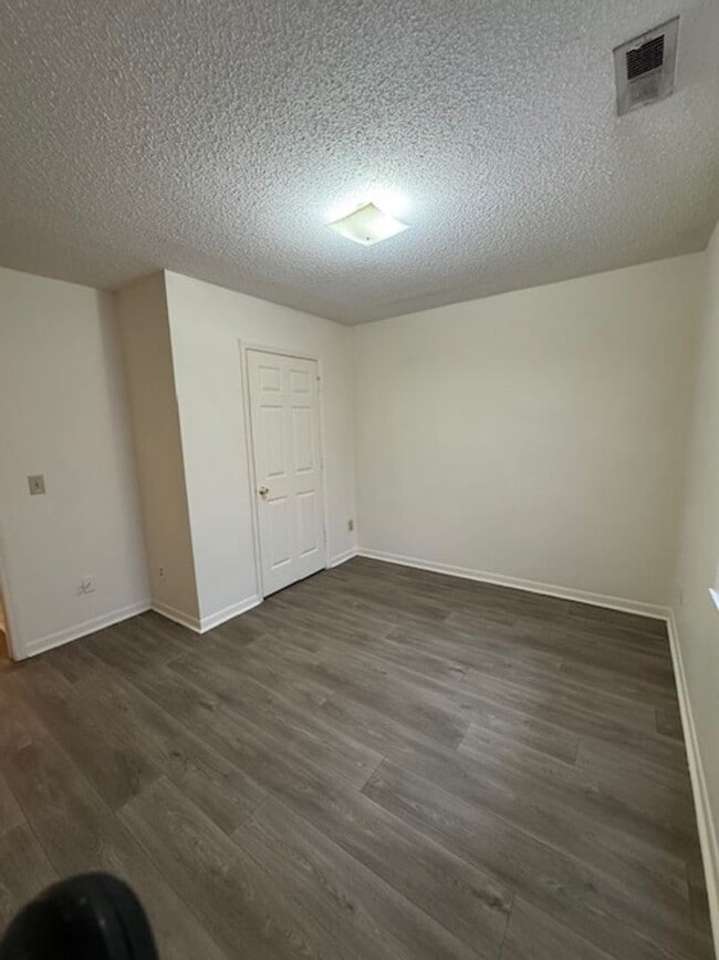 Building Photo - 310 Park Ave