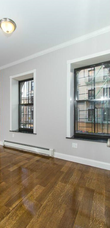 Building Photo - 341 E 5th St