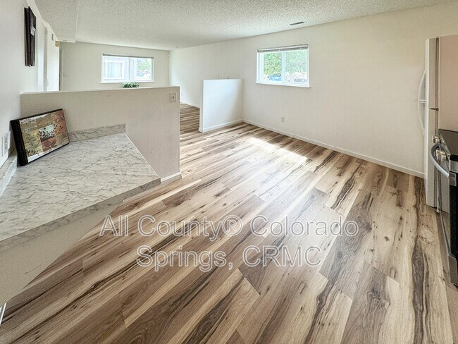 Foto del edificio - 6672 Provincial Dr