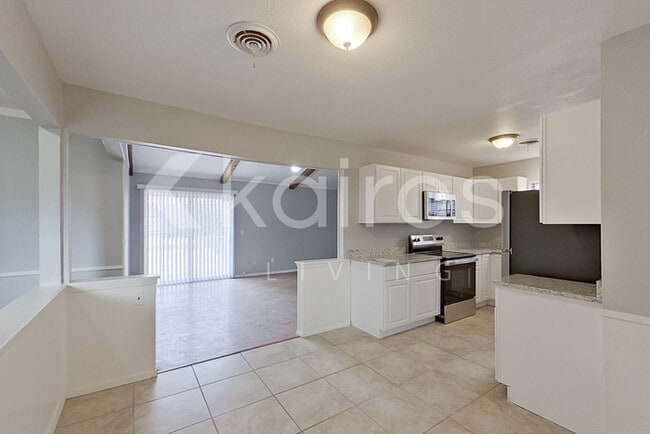 Building Photo - 5146 Susan Dr