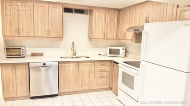 Building Photo - 664 Esprit Cres