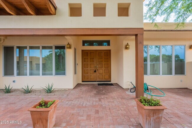 Foto del edificio - 7024 E Orange Blossom Ln