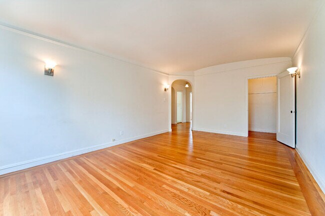Foto del edificio - 120 Parker Ave