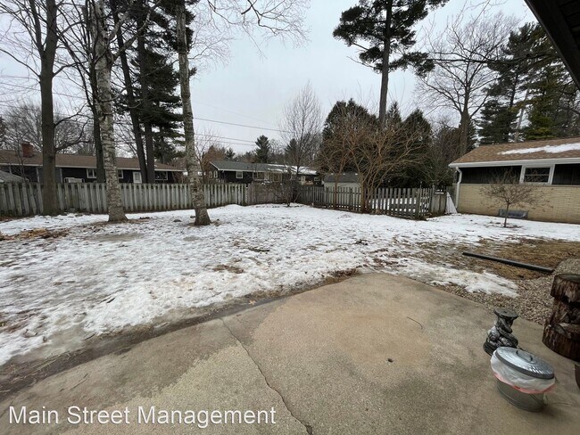 Building Photo - 3 br, 2 bath House - 1643 Birchwood Dr.