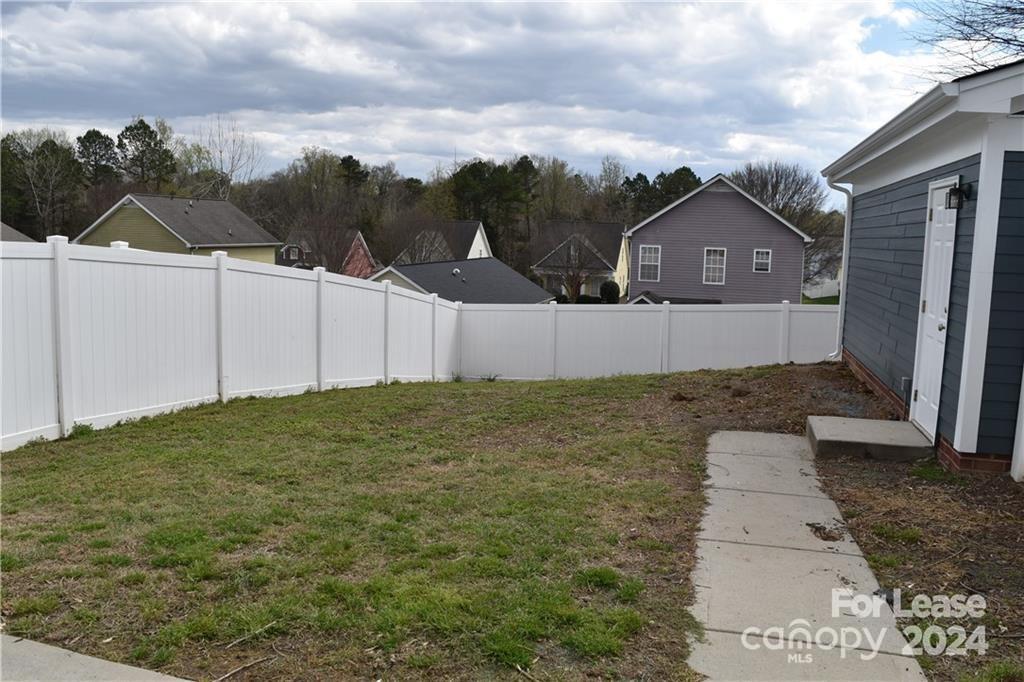 Building Photo - 2035 Golden Ridge Ln