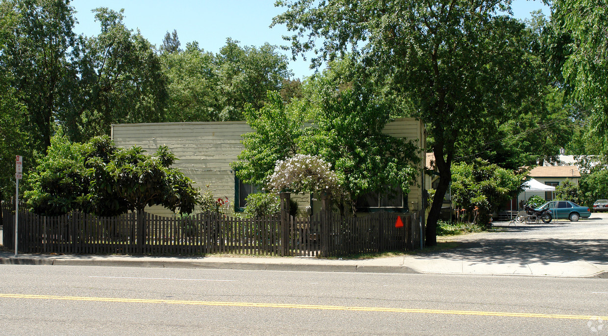 Building Photo - 147 Healdsburg Ave