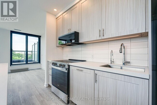 Photo du bâtiment - 2946 Dundas St W
