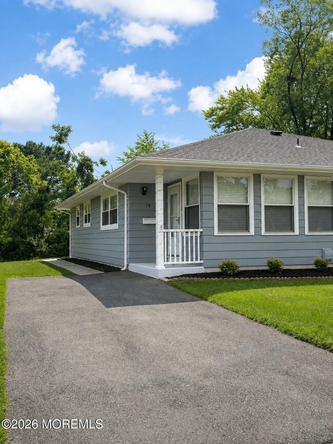Building Photo - 19 Niagara Dr