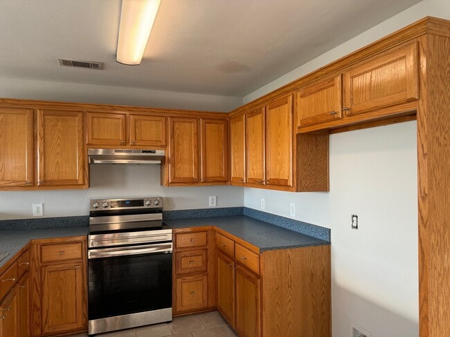 Building Photo - 102 Sebastian Ln